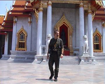 в мраморном храме Бангкока