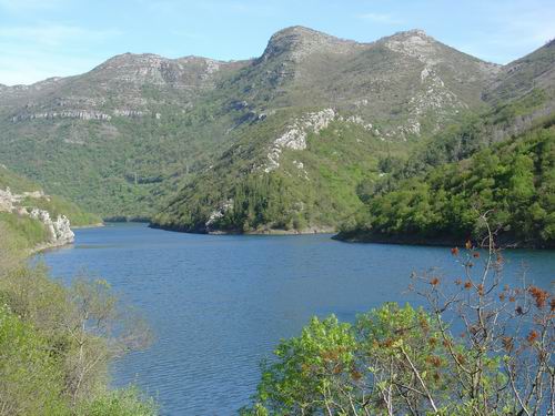 озеро в горах Боснии