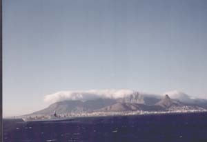 Столовая гора в шапке облаков